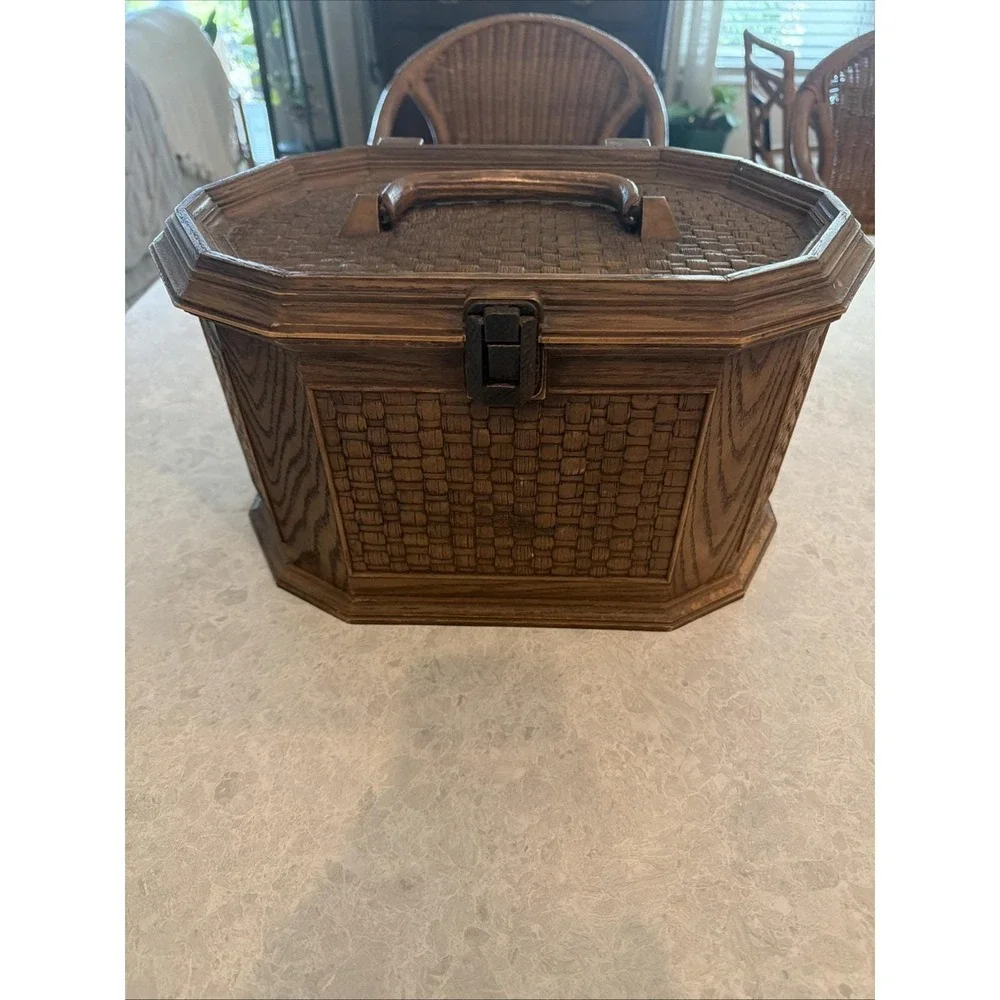 MCM Vintage Lerner Plastic Sewing Box w/ Interior Accessory Tray Faux Wood/Weave